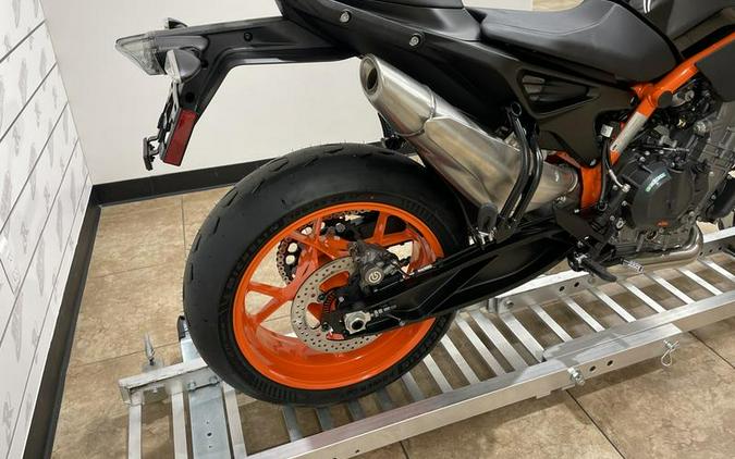 2022 KTM 890 Duke R