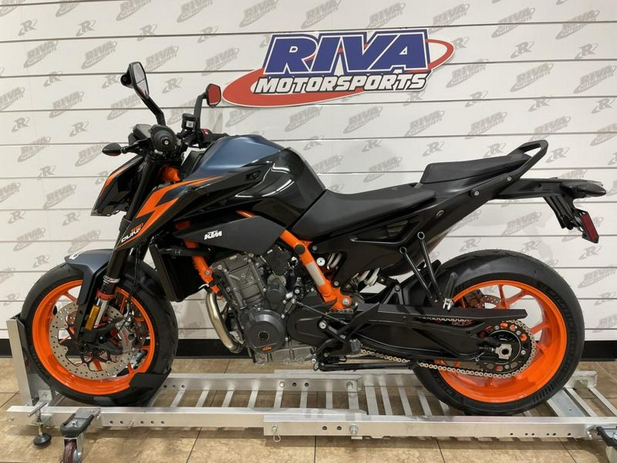 2022 KTM 890 Duke R