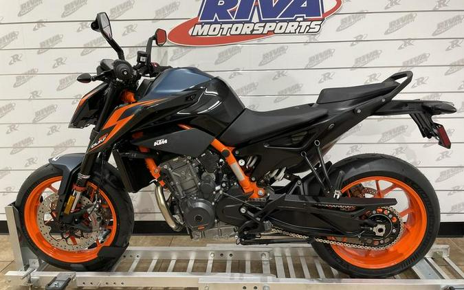 2022 KTM 890 Duke R