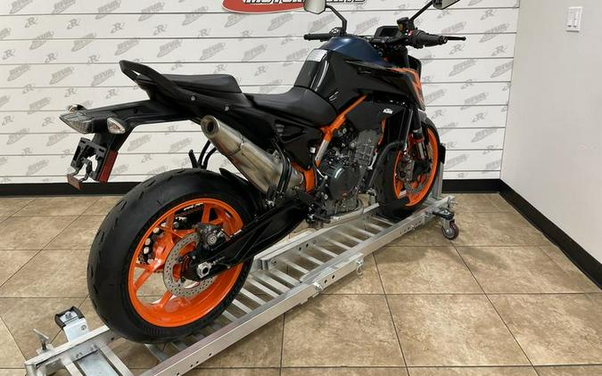 2022 KTM 890 Duke R