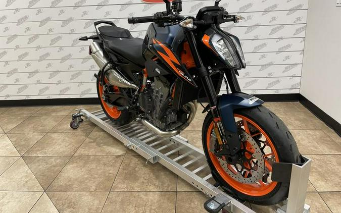 2022 KTM 890 Duke R