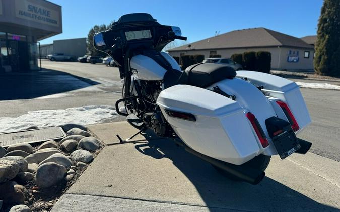 2024 Harley-Davidson Street Glide® White Onyx Pearl - Black Finish