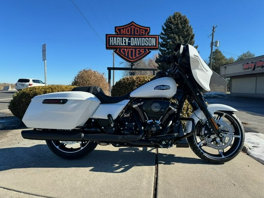 2024 Harley-Davidson Street Glide® White Onyx Pearl - Black Finish