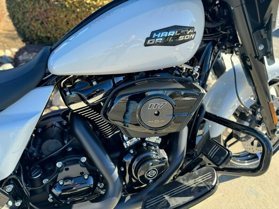 2024 Harley-Davidson Street Glide® White Onyx Pearl - Black Finish