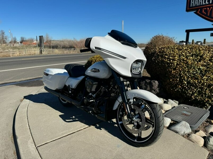 2024 Harley-Davidson Street Glide® White Onyx Pearl - Black Finish