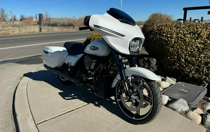 2024 Harley-Davidson Street Glide® White Onyx Pearl - Black Finish