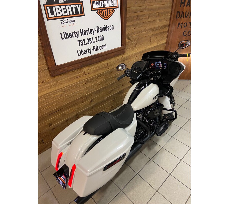 2024 Harley-Davidson® Road Glide™ White Onyx Pearl - Black Finish FLTRX