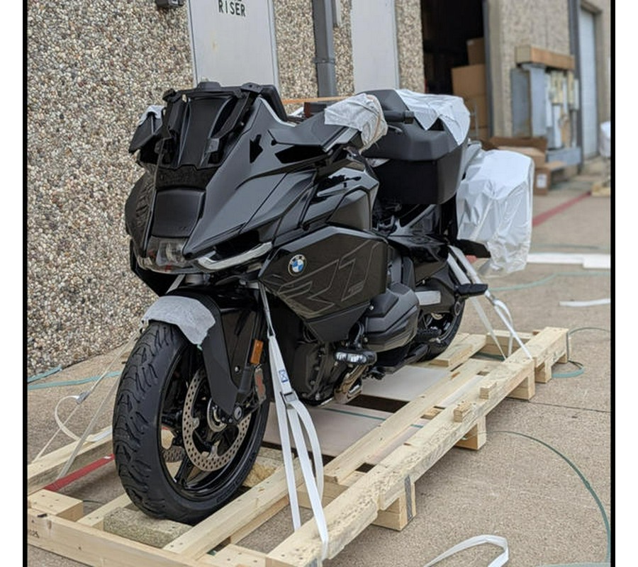 2026 BMW R 1300 RT Triple Black