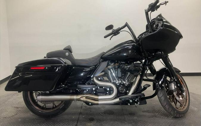 2022 Harley-Davidson Road Glide ST Vivid Black