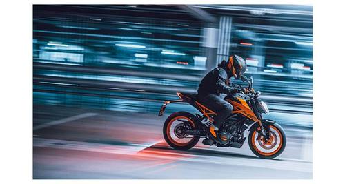 2020 KTM 200 Duke Review: Urban Motorcycle (15 Fast Facts)