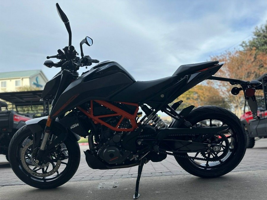 2023 KTM 390 DUKE w/o DRL B.D.