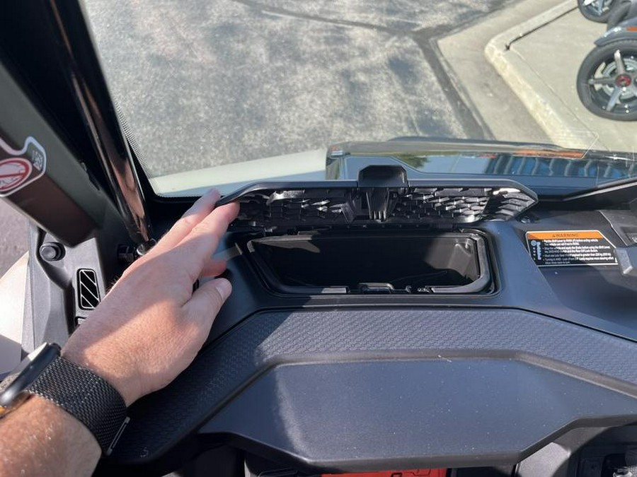 2026 Can-Am® Defender Limited HD11 Desert Tan & Carbon Black