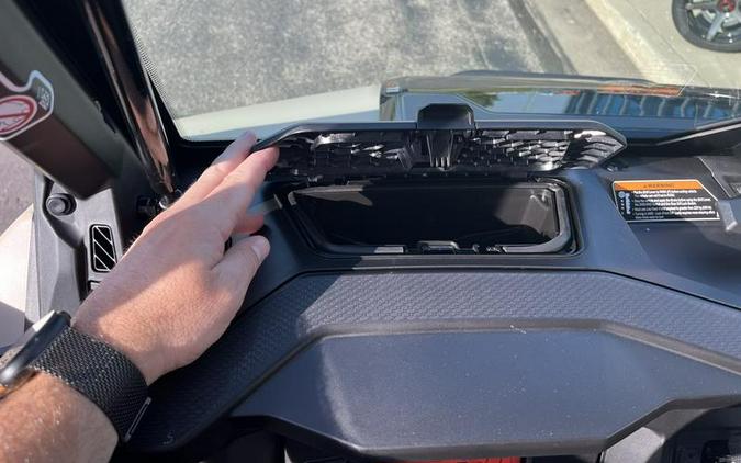 2026 Can-Am® Defender Limited HD11 Desert Tan & Carbon Black