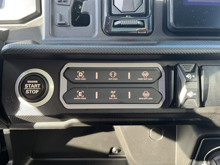 2026 Can-Am® Defender Limited HD11 Desert Tan & Carbon Black