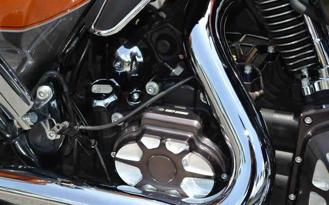 2015 Harley-Davidson® Electra Glide® Ultra Classic® Low - FLHTCUL