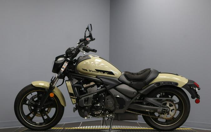 2024 Kawasaki Vulcan® S ABS Pearl Sand Khaki/Ebony