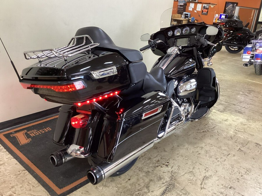 2017 Harley-Davidson Ultra Limited Vivid Black FLHTK
