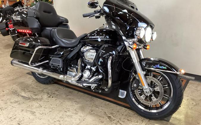 2017 Harley-Davidson Ultra Limited Vivid Black FLHTK