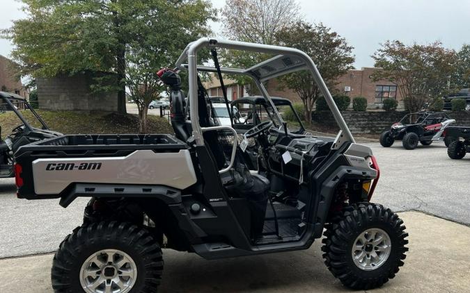 2025 Can-Am Defender X Mr HD10 Hyper Silver & Legion Red
