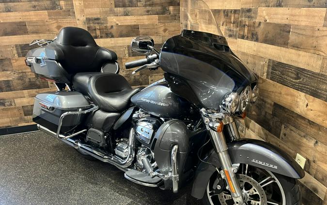 2021 Harley-Davidson® Ultra Limited Gauntlet Gray Metallic/Vivid Black FLHTK
