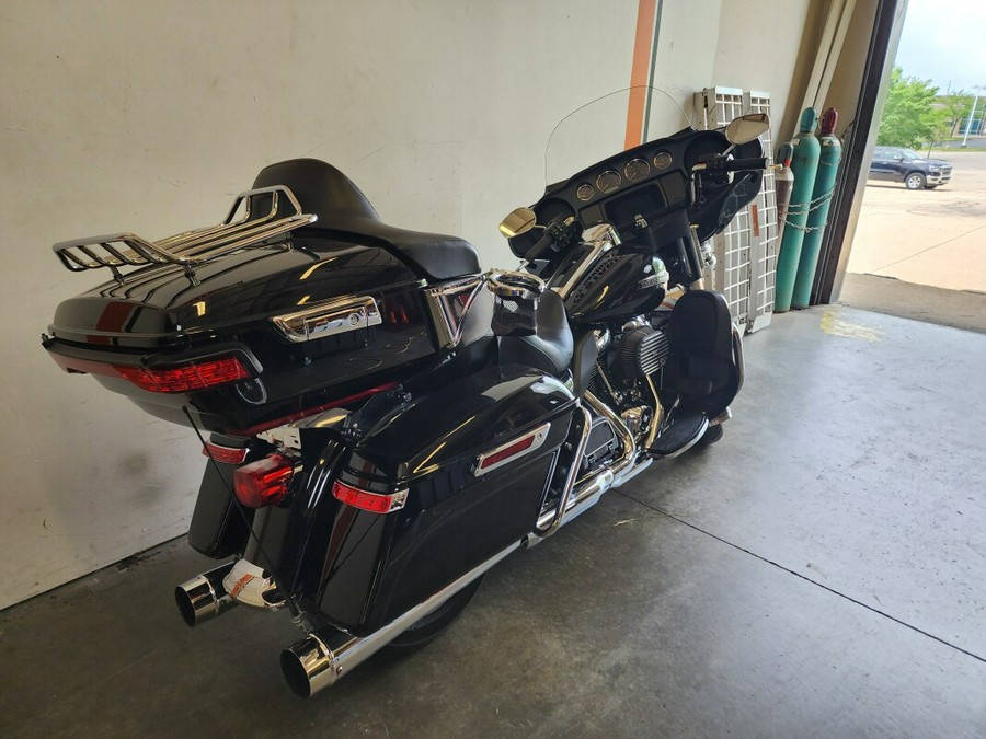 2019 Harley-Davidson Electra Glide Ultra Classic Vivid Black FLHTCU