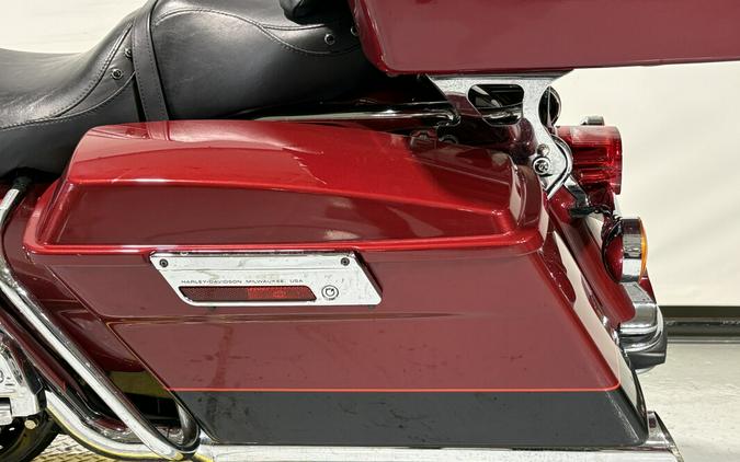 2006 Harley-Davidson® Road King® Two-Tone Fire Red Pearl and Vivid Black