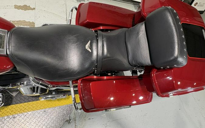 2006 Harley-Davidson® Road King® Two-Tone Fire Red Pearl and Vivid Black