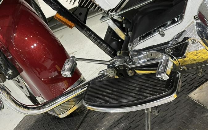 2006 Harley-Davidson® Road King® Two-Tone Fire Red Pearl and Vivid Black
