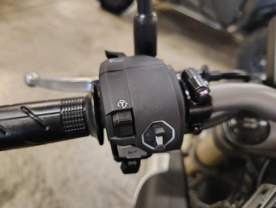 2025 Honda® CB650R E-Clutch