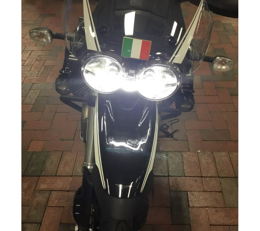 2023 Moto Guzzi V85 TT Guardia d'Onore