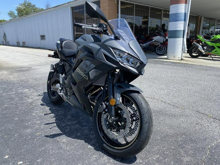 2024 Kawasaki Ninja® 650 ABS Metallic Matte Dark Gray/Metallic Spark Black