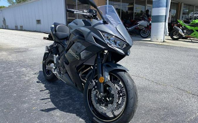 2024 Kawasaki Ninja® 650 ABS Metallic Matte Dark Gray/Metallic Spark Black