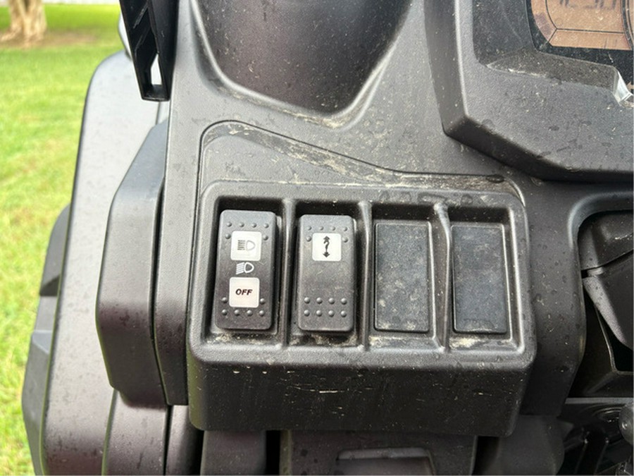 2025 Can-Am Defender MAX X mr HD10