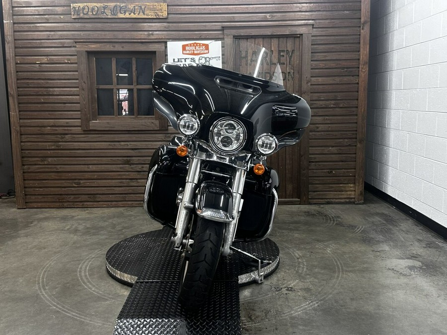 2019 Harley-Davidson Electra Glide Ultra Classic BLACK W/PINSTRI