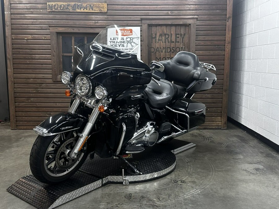 2019 Harley-Davidson Electra Glide Ultra Classic BLACK W/PINSTRI