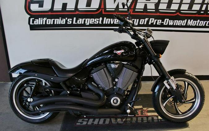 2015 Victory Motorcycles® Hammer 8-Ball® Gloss Black