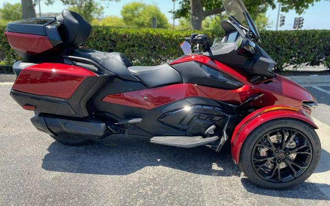 2024 Can-Am® Spyder RT Limited Dark Wheels