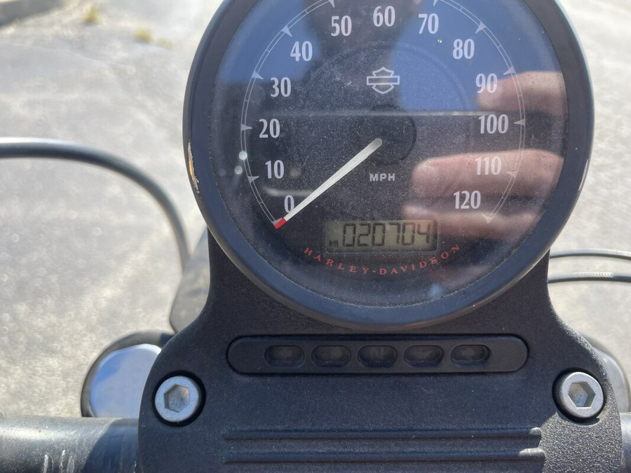 2014 Harley-Davidson® Iron 883™ Amber Whiskey