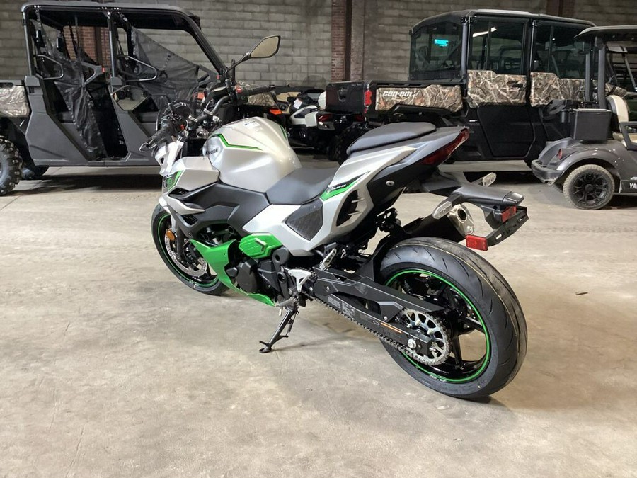 2024 Kawasaki Z7 Hybrid ABS