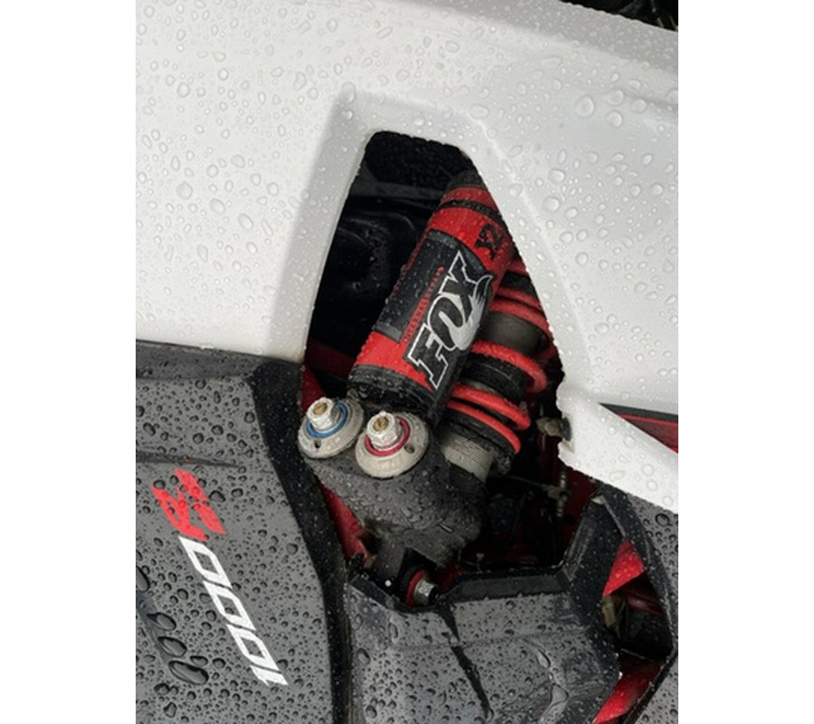 2018 Yamaha YXZ1000R SS SE Pearl White W/Black Suntop & Beadlo