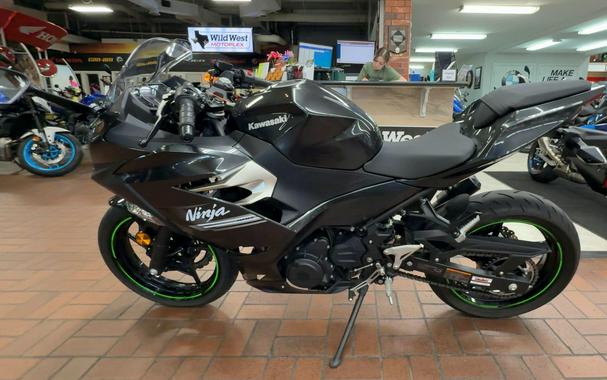 2022 Kawasaki NINJA 400
