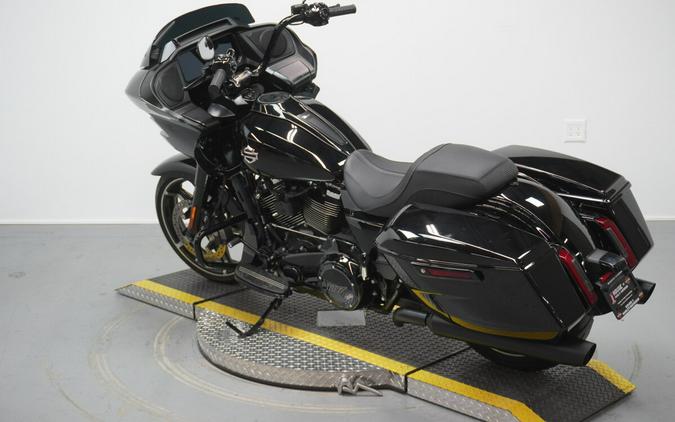 2024 Harley-Davidson® Road Glide® Vivid Black - Black Finish