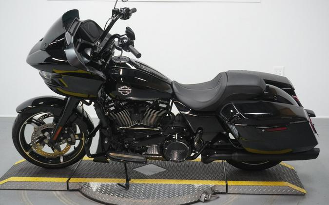 2024 Harley-Davidson® Road Glide® Vivid Black - Black Finish