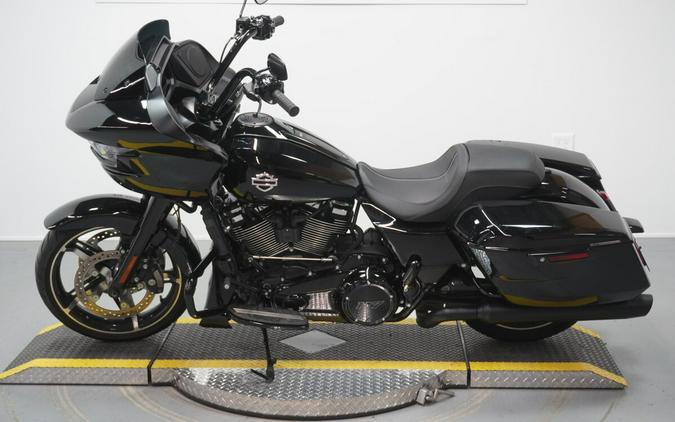 2024 Harley-Davidson® Road Glide® Vivid Black - Black Finish
