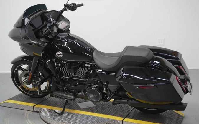2024 Harley-Davidson® Road Glide® Vivid Black - Black Finish
