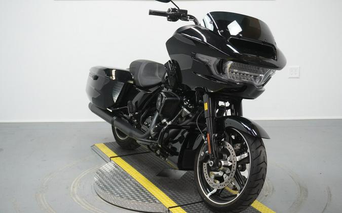 2024 Harley-Davidson® Road Glide® Vivid Black - Black Finish
