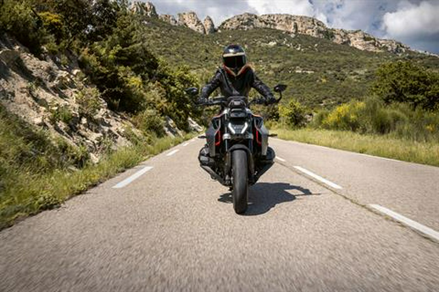 2026 BMW R 1300 R