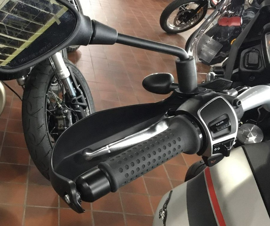 2023 Moto Guzzi V85 TT Travel