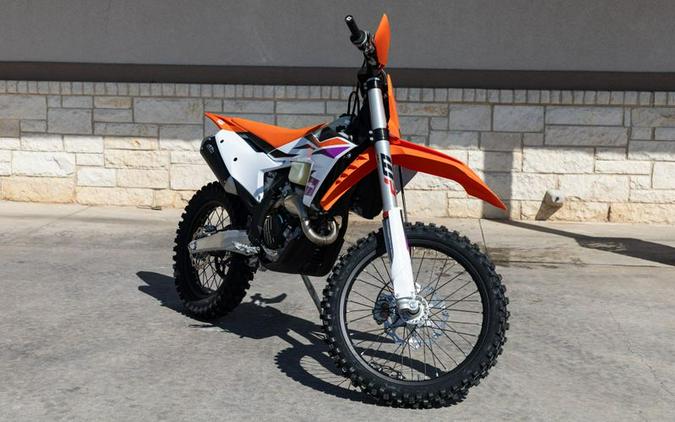 FIRST LOOK! 2024 KTM OFF-ROAD MODELS // 450XCF, 300XC, 350XCF, 125XC, 250XCF & 250XC