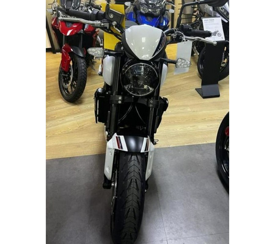 2025 Triumph Trident 660 Triple Tribute Edition Snowdonia White 660 TRIPLE TRIBUTE